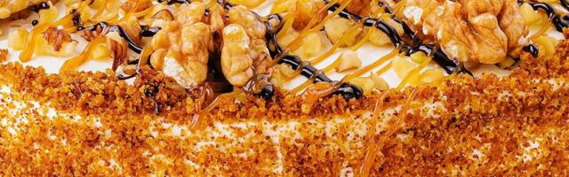 Ako još niste, brzo napravite jednostavnu kremastu tortu sa orasima za Aranđelovdan: Jaka, moćna, a pravi se za čas