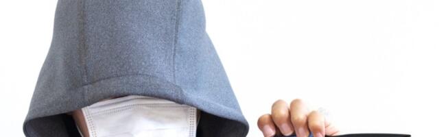 Određen pritvor za tri osobe: Naterali muškarca da ošiša suprugu