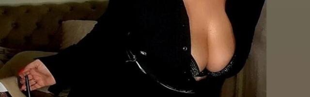 Vrela apotekarka iz Kragujevca zapalila mreže uoči dočeka nove godine: Skinula beli mantil pa se snimila pored jelke VIDEO