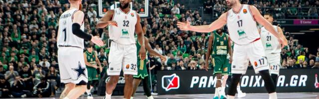 Manekeni pokorili Atinu!