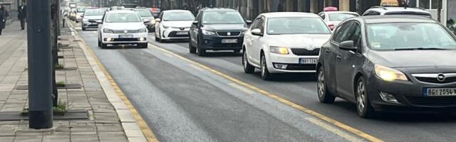 STANJE NA PUTEVIMA: Oprez zbog moguće magle na pojedinim deonicama, na Batrovcima teretnjaci čekaju 5 sati