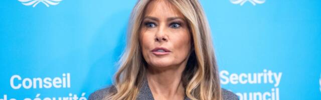 Melanija osvanula narandžasta kao i Tramp, odmah krenule spekulacije: "To je znak fizičke podređenosti"