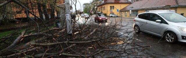 OVAKVA OLUJA VIĐA SE JEDNOM U STO GODINA! Orkanski vetar "ODUVAO" Zagreb, ogromna materijalna šteta širom Hrvatske (FOTO/VIDEO)