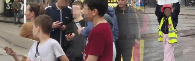 Stravične scene iz Užica zgrozile Srbiju: Evo na šta su sve spremni blokaderi - po kiši izveli decu na ulice, pa... (FOTO/VIDEO)