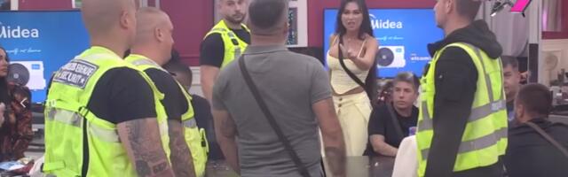 Staklo je letelo svuda! Srbi u neverici gledaju žestok obračun u Eliti: Obezbeđenje se razletelo (VIDEO)