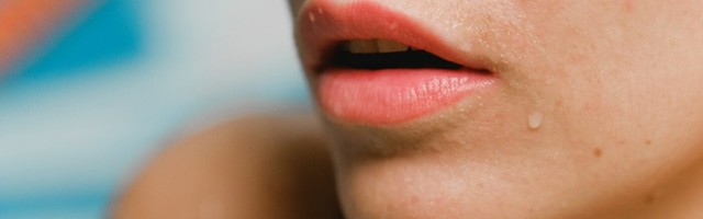 BIZARNA tehnika povećanja usana HIT u svetu: Da li ste čuli za „ruske usne“ (FOTO)