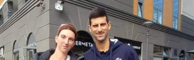 LJUDI, ENO GA NOLE! Informer uhvatio Đokovića u šetnji! SELFIJI PLJUŠTALI, Beograđani ga obožavaju! (FOTO)