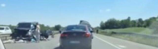 Karambol na autoputu! Udes kod Umčara (VIDEO)