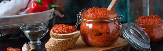 Ajvar iz rerne zaludeo domaćice u Srbiji! Brzo se pravi, a imaćete ukusnu zimnicu
