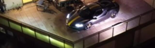 AUTOMOBIL VREDAN 400.000 EVRA PARKIRAO NA TERASU! Bosanac šokirao čitav komšiluk, kad čujete njegovo OBJAŠNJENJE...