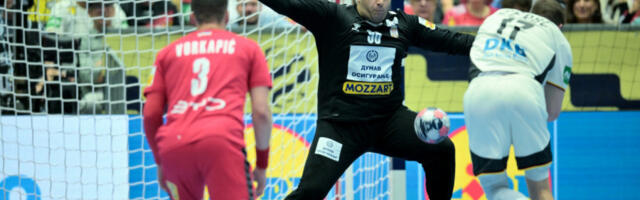 NOVI "MINISTAR ODBRANE" ZALUDEO NAVIJAČE: Evo ko je srpski golman Dejan Milosavljev! (FOTO-GALERIJA)