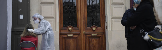 Francuska bi mogla da uvede zelene vakcina pasoše