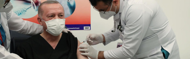 ERDOGAN SE VAKCINISAO PRED KAMERAMA: Primio kinesko cepivo i najavio da stiže još 25 miliona doza u Tursku (VIDEO)