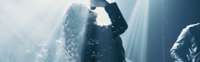 VREMEŠNU PEVAČICU PONEO ROMANTIČAN TRENUTAK, a onda se desila TOTALNA KATASTROFA! /HIT SNIMAK/