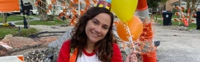 Oni popravljaju put u njenoj ulici više od godinu dana, a onda se žena odlučila za ovaj potez i šokirala sve!