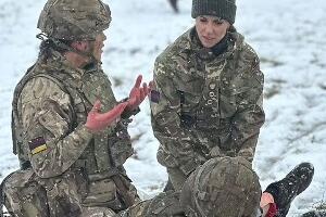 Џи-Ај-Џо Кејт – принцеза од Велса у униформи на војним вежбама