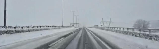 Sneg pravi haos u BiH: Saobraćjni kolaps iznad Sarajeva, građani traže da službe hitno intervenišu