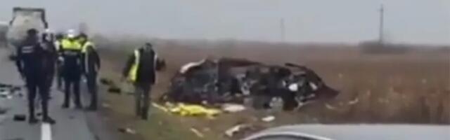 Isplivali svi detalji jezive nesreće! Evo ko je vozi kombi smrti, istraga isključila mnoge mogućnosti /VIDEO, FOTO/
