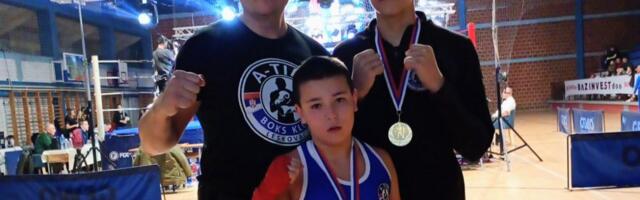 Zlatne medalje za Mihajla i Vuka Jovanovića na bokserskoj reviji u Krupnju