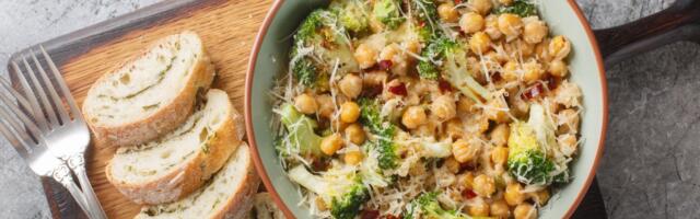 Neodoljiva kombinacija ukusa: Recept za kremaste leblebije sa karamelizovanim lukom