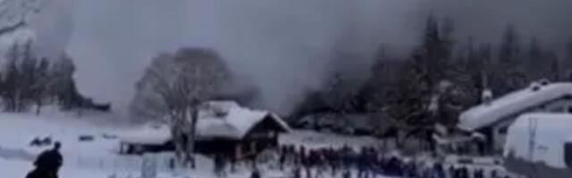 Stajali kao ukopani i ćutke gledali u lavinu koja je išla ka njima: Posle par sekundi, nastala je panika