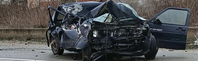 HORROR NEAR PRIJEPOLJE: Car "crumpled" after hitting truck, firefighters spend hours pulling victims out!