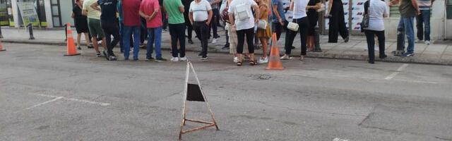 SNS Kraljevo: Osuđujemo napad na predsednika Srbije, jedan od uhapšenih je učestvovao u napadu na prostorije SNS-a u Kraljevu