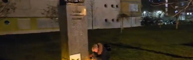 “Sramotan čin“: Amabasada Ukrajine se oglasila nakon vandalizovanja spomenika u Novom Sadu