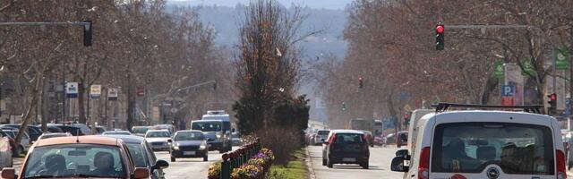 AMSS: Očekuje se pojačan saobraćaj, apel na vozače da paze na motocikliste i bicikliste