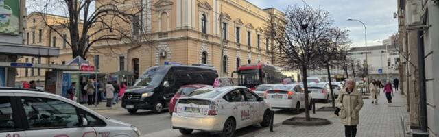 Zašto je u Kragujevcu sve teže dobiti taksi? Na ulicama 600 TX tablica, a doći do slobodnog vozila sve češće je pravi izazov