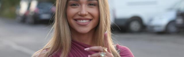 "UZBUĐENA I UPLAŠENA!“ Anđela Ignjatović Breskvica predstavila album „Descarada“ – porodica prva stigla na promociju!