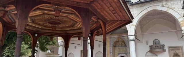 PROVOKACIJA ILI OBIČAN NALET STRASTI? Muškarac i žena ušli u džamiju i usred verskog objekta imali su POLNI ODNOS! (FOTO)