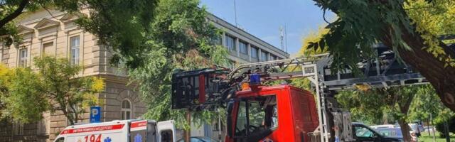 Kraj drame u Smederevu: Pregovarački tim MUP ubedio muškarca da odustane od samoubistva (FOTO)