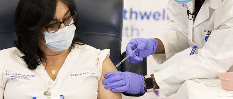 Medicinska sestra iz New Yorka prva u SAD-u primila vakcinu za COVID-19