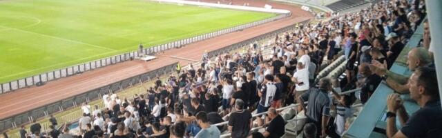 GROBARI SE POPRAVILI: Tribine u Humskoj dobro POPUNJENE (FOTO)