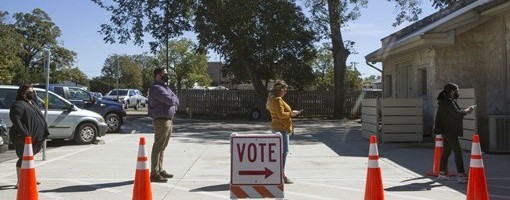 Građani SAD sutra biraju predsednika, Bajden favorit, ali Trampa ne treba otpisivati