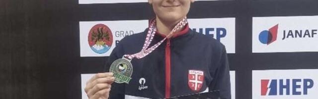 Karatistkinja Zrenjanina Mila Salapura vicešampionka Balkana