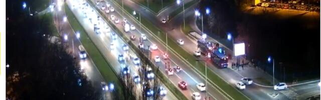 BEOGRAD U TOTALNOM KOLAPSU! Popodnevni špic, nesreće i gužve blokirale mostove i glavne saobraćajnice: Evo koje delove izbegavati (FOTO)