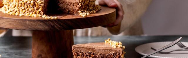 Nugat torta kojoj je teško odoleti: Kremasta poslastica sa bogatim ukusom lešnika i čokolade