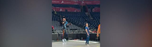 Košarkaši Valensije se zagrevaju pred Partizan