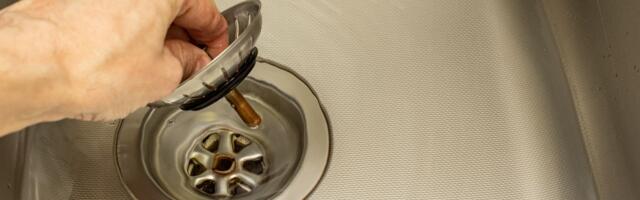 Ne zovite vodoinstalatera: Ovaj trik otpušava sudoperu za 5 minuta, a sve sastojke već imate u kući