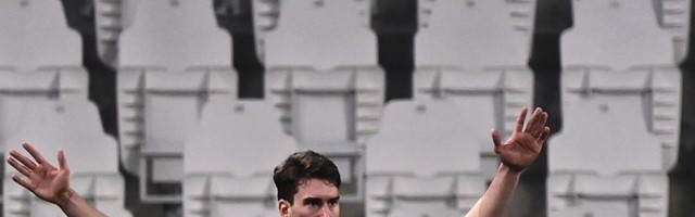 SRBI NA ČIZMI: Vlahović trese mreže u ritmu Ronalda, Imobilea i Murijela, Milinković inženjer veznog reda