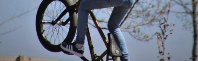 NE DIŽI RUKU SESTRO SLATKA! Htela je da mahne, a SKRŠILA se kao zvečka!