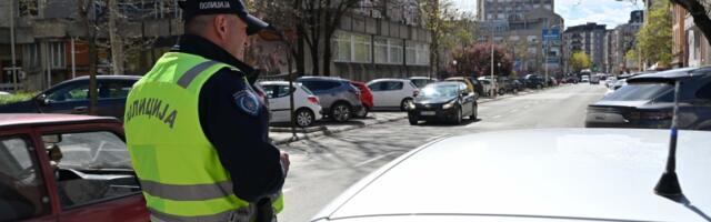 Muškarac (69) vozio pijan, bez dozvole, prošao na crveno, pa završio  iza rešetaka