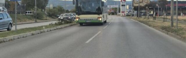 Autobus u kontrasmeru u jednoj od najfrekventnijih gradskih ulica