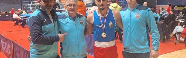 Bokseru Petrovgrada Ognjenu Erskom pripao pehar za najborbeniji takmičarski par