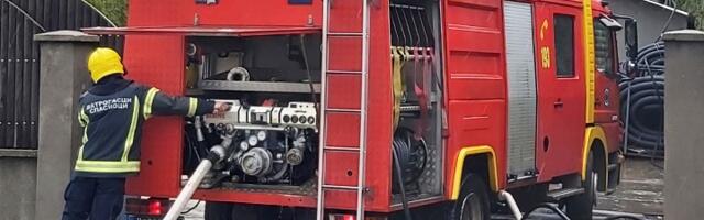 Požar u magacinu poznate kurirske službe (FOTO)