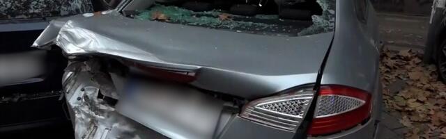 Slika razlupanog auta, a ispod: "Hoće li ovog divljaka neko uhapsiti pre nego što još nedužnih ljudi strada"