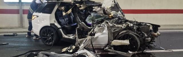Izgubio kontrolu i zakucao se u zid u tunelu: Stravična nezgoda na auto putu Miloš Veliki (FOTO/VIDEO)