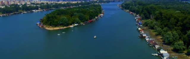 Pokušao da usidri čamac, pa zadobio teške povrede